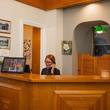 Burn Garden - On Windermere 4*