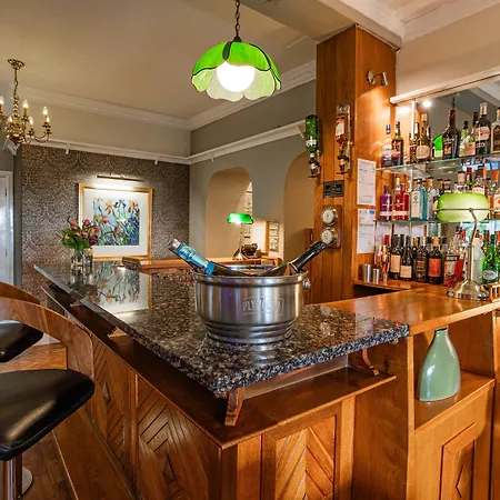 Burn Garden - On Windermere 4*