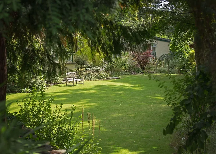 Burn Garden - On Windermere 4*